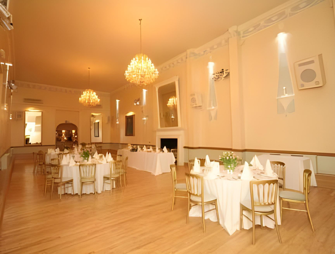 Food & Drinks 5, Crown Hotel, Cheshire East