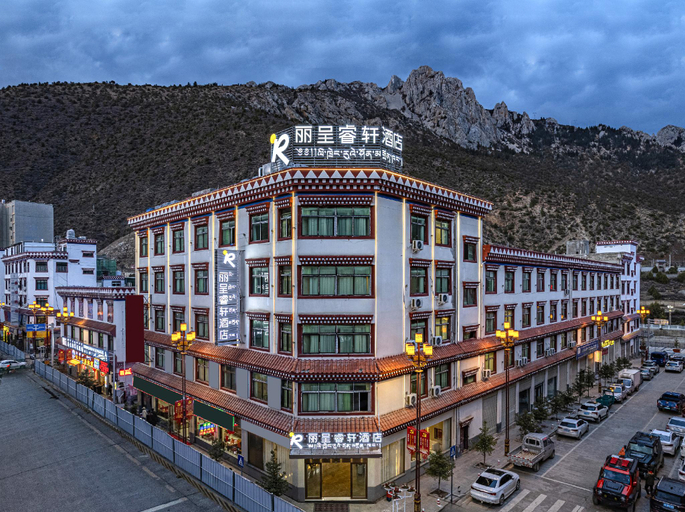 Exterior & Views