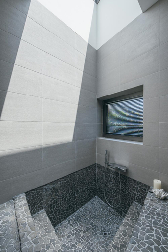 Bathroom 3, ilsanghosa A+B : Architect’s Luxury Beach House, Jeju