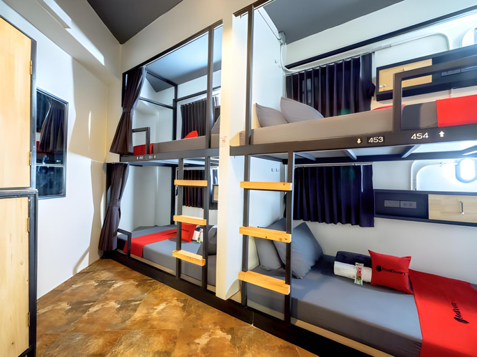 Bedroom 3, Episode 11 Hostel Sukhumvit, Wattana