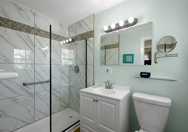 Bathroom 3, The Grand Guesthouse, Monroe