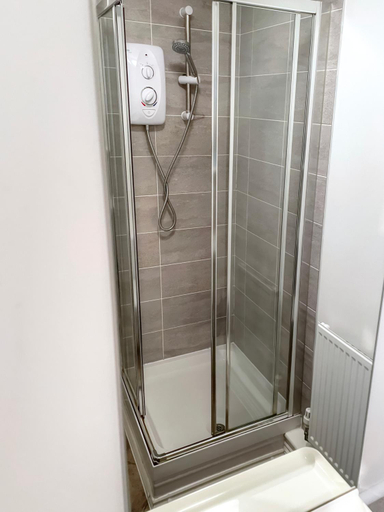 Bathroom 3, 2-BR Apartment, En-suite, Allocated Parking, next to Playground, Coventry