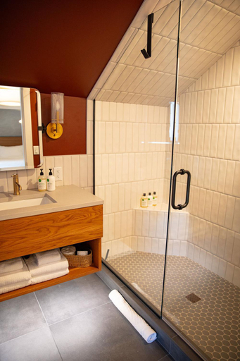Bathroom 5, the compass mcminnville, Yamhill