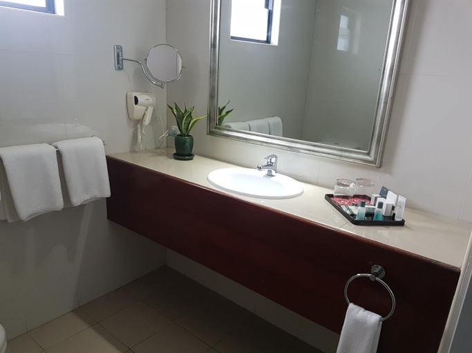 Bathroom 3, Paddy's Hotel & Apartments, National Capital District