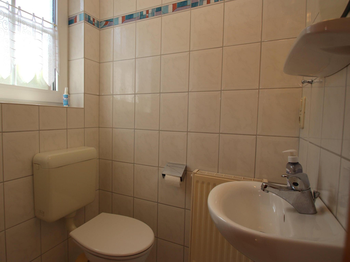 Bathroom 3, Reihenhaus, Dornumersiel, Aurich