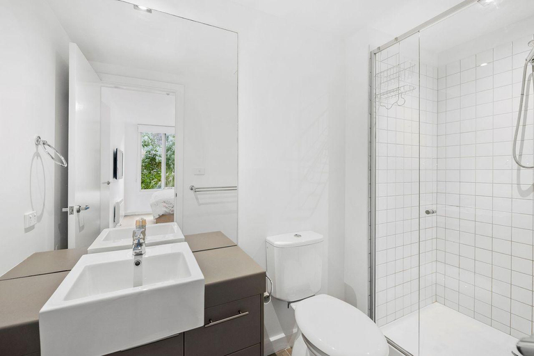 Others 2, Point Grey Apartment 7, Surf Coast - West
