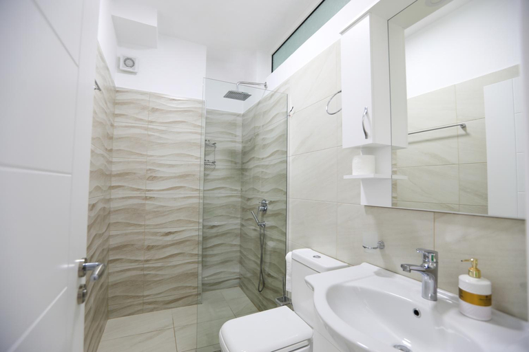 Bathroom 3, Vila Enxhi, Sarandës
