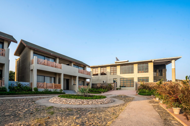 Exterior & Views