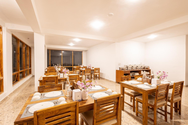 Food & Drinks 3, Aroha Residency, Kullu