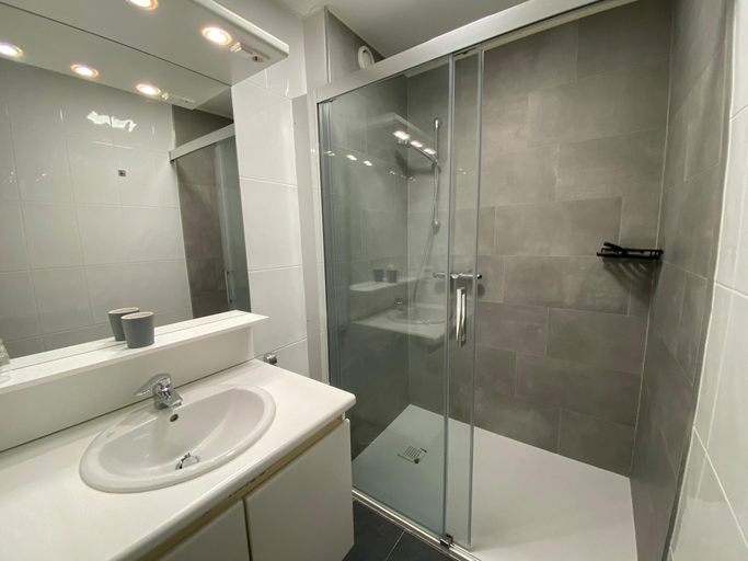 Bathroom, Apartment in Nieuwpoort near the Marina, West-Vlaanderen