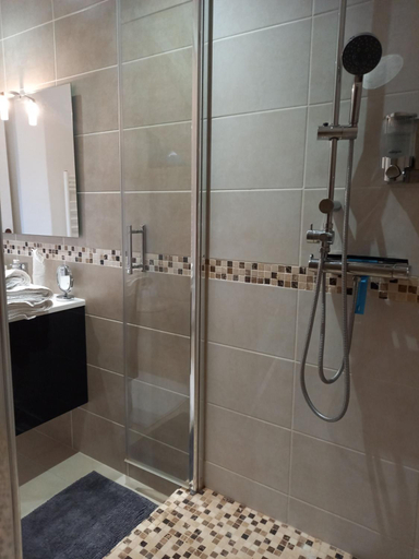 Bathroom 2, LES TALOCHES, Dordogne
