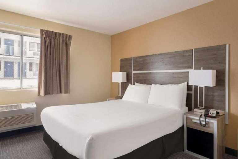 Bedroom 2, Rest Inn and Suites Motel Wells, Elko