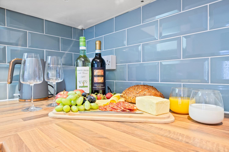 Food & Drinks 5, Urban Living - Flat 2, Bournemouth