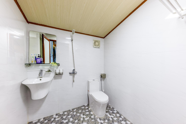 Bathroom 3, Viet Hai Lan Homestay, Cát Hải
