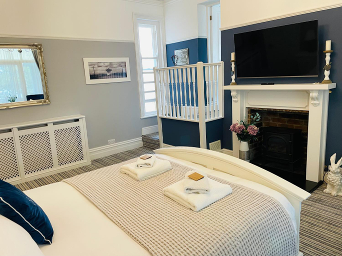 Bedroom 2, The Limes, Dorset
