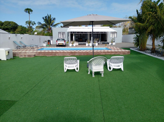 4, Villa Bella is 5 mins from the beach with amazing garden overlooking the pool, Flacq