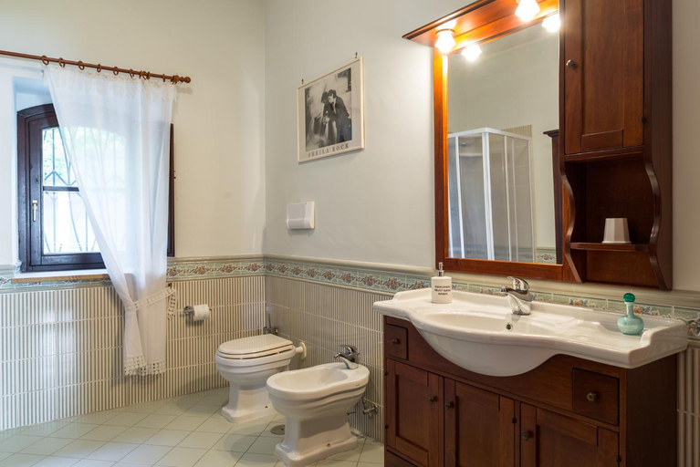 Bathroom 3, B&B Hibiscus, Salerno