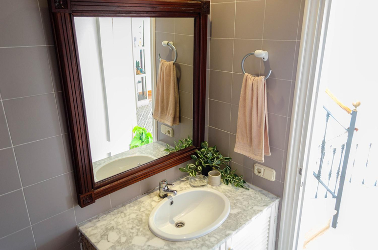 Bathroom 4, El Riu del Cel, Girona