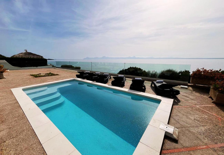 Sport & Beauty 2, Seafront Luxury Villa Can Torrens, Baleares