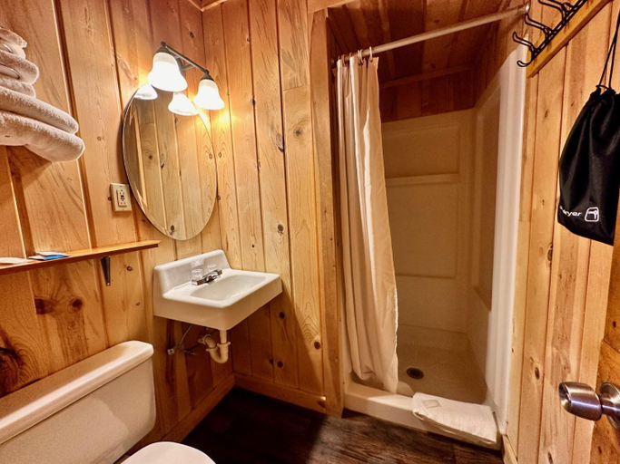 Others 5, Yellowstone Cabins and RV, Gallatin
