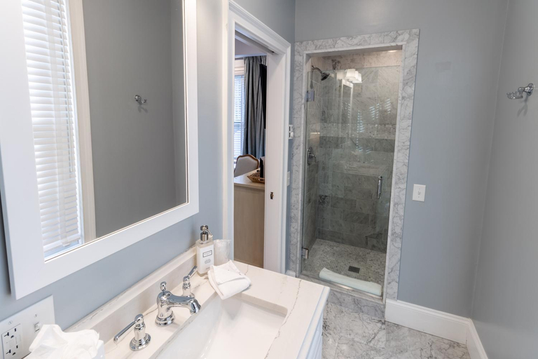 Bathroom 3, The Outlook Inn, Newport