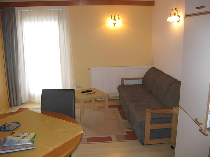 Bedroom 2, Appartement Pension St. Sebastian, Landeck