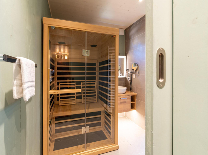 Bathroom, Stylish Retreat with Sauna, Hainaut