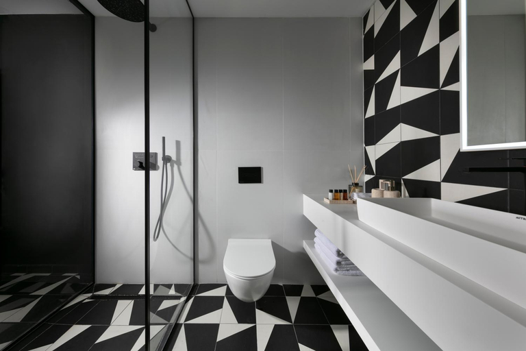 Bathroom 2, King George Suites - Betzalel