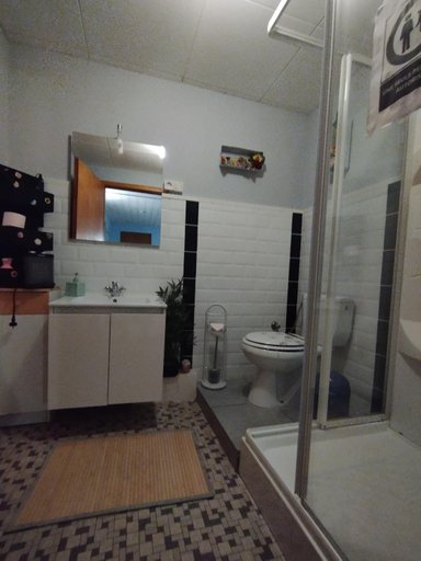 Bathroom 2, La Maison de Heidi, Moselle