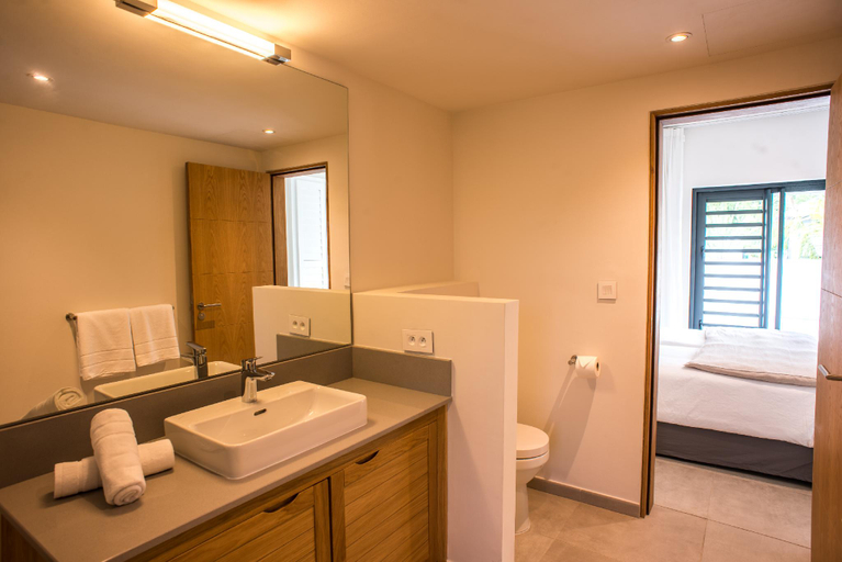 Bathroom 5, Marguery Villas by MJ Holidays, Black River