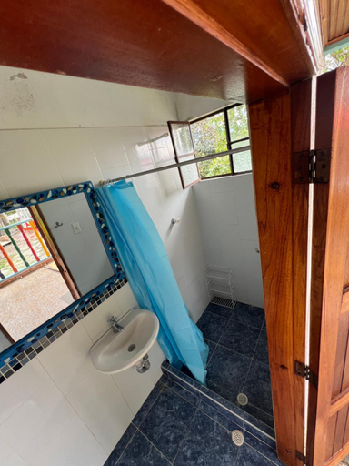 Bathroom 3, Hospedaje las margaritas, Tena
