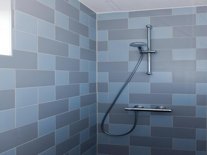 Bathroom 3, Bungalow near De Alde Feanen with Spa, Tytsjerksteradiel