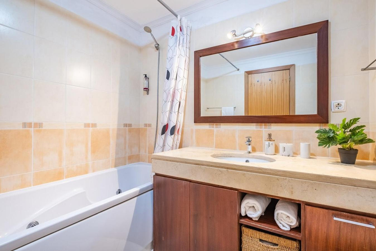 Bathroom 3, Home to Stay by Homie, Funchal