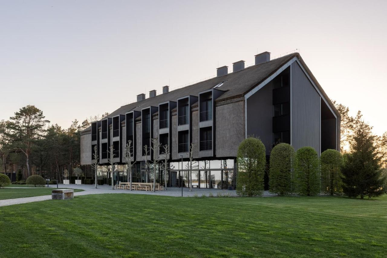 Exterior & Views