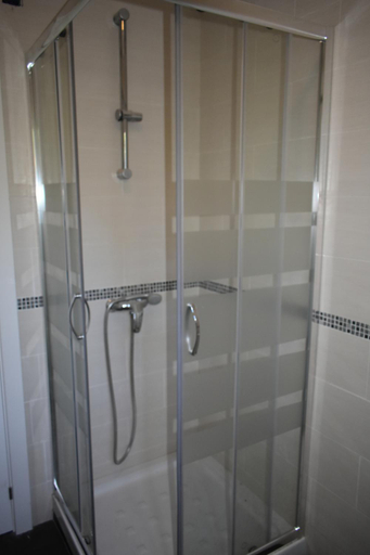 Shower 3, Villa Esmeralda, Málaga