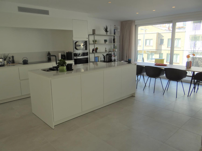 Others 5, Apartment in Estartit with sea beach, West-Vlaanderen