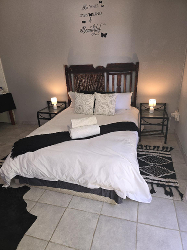 Bedroom 2, Safari Park, Pixley ka Seme
