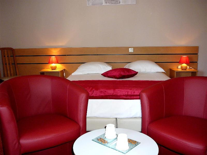 Bedroom 2, HOTEL LA RENAISSANCE, Sarthe