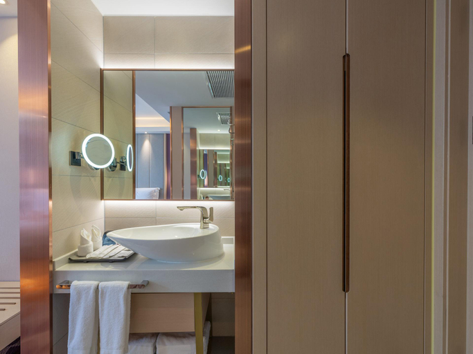 Bathroom 3, Lavande Hotel Heze Huanghe Road, Heze