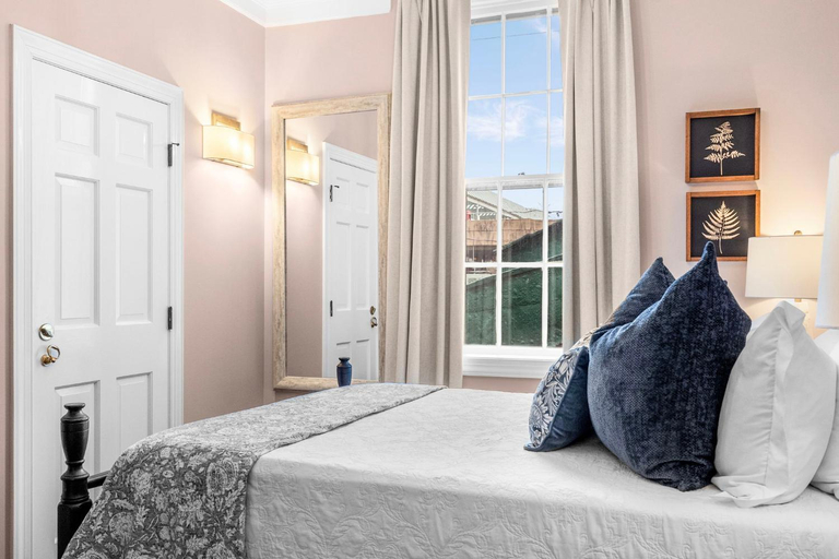 Bedroom 2, Leesburg Colonial Inn, Loudoun