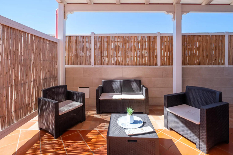 Others 3, Sirena Apartment in Luxury Villa with Shared Pool, Lecce