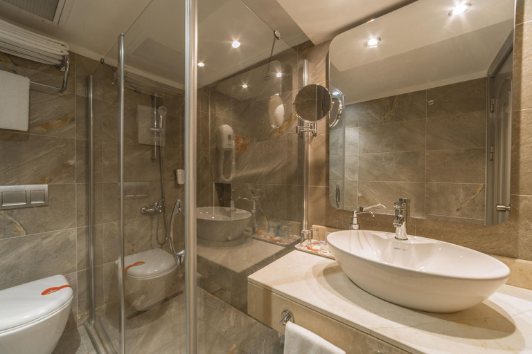Bathroom 4, Club Hotel Turan Prince World, Manavgat