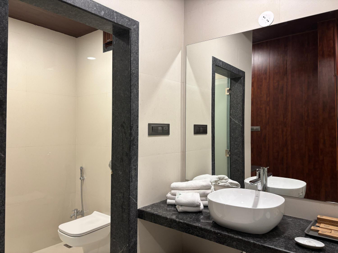 Bathroom, The Green Gate Resort Mulshi, Pune