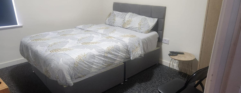 Others 5, Haven, Large Double Room, Barking, Free Parking, London