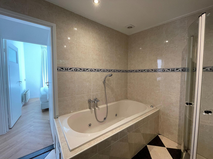 Bathroom, Holiday Home in Zelhem with Hottub Forest, Zelhem