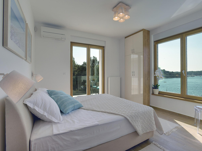 Bedroom 3, Villa in Pjescana by the Beach with Pool, Medulin
