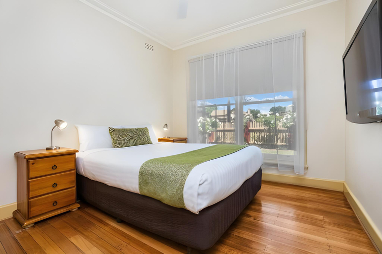 Bedroom 2, National Hotel Complex, Gr. Bendigo - Central