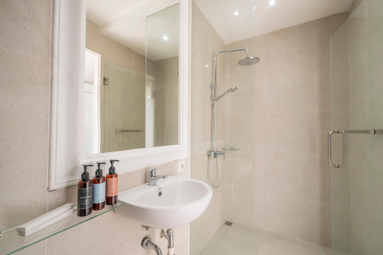 Bathroom 2, Bustle Base Coliving and Coworking Space, Badung
