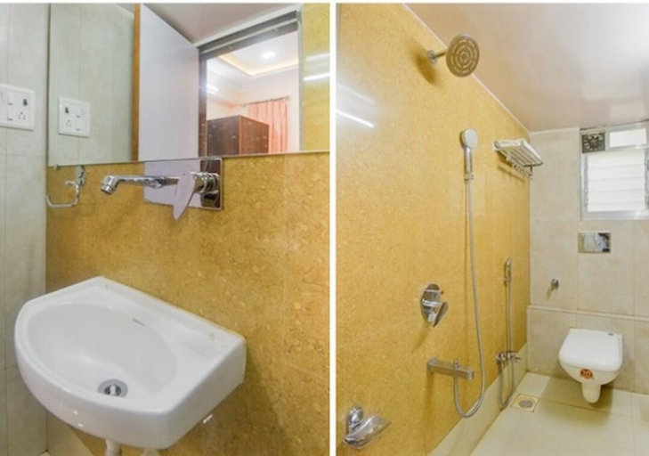 Bathroom, Hotel Subhash, Mumbai Suburban