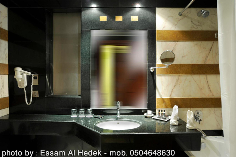 Bathroom 4, Leader Al Muna Kareem Hotel, Al Madinah Al Munawwarah